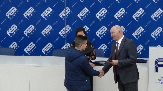 2015.12.17. - SPLIT - Zamjenik ministra Zdenko Antešić na splitskom FESB-u dodijelio 72 stipendije učenicima i studentima pomorskih zvanja